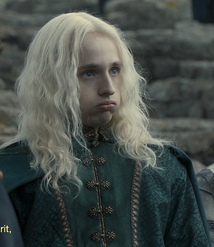 LakiLz's tweet photo. ชอบAegon วัยนี้ ที่แบบเกรียนไปวันๆ ไม่เอาไรเลย ขอมีความสุขกับการเมากับสาวๆเป็นพอ ปล่อยให้ก้อนอยู่เฉยๆก็ไม่ได้ โดน แม่ ตา อีคริสปี้ยุให้เคลมบัลลังก์ 
EPนี้น่าสงสาร 555 อยู่เฉยๆเรื่องก็มา แค่อยากเมาเจอตาเตะ โดนน้องโบ้ยทำให้พ่อโกรธอีก #บ้านมังกร #Houseofthedragon https://t.co/cgPJSi1C3J