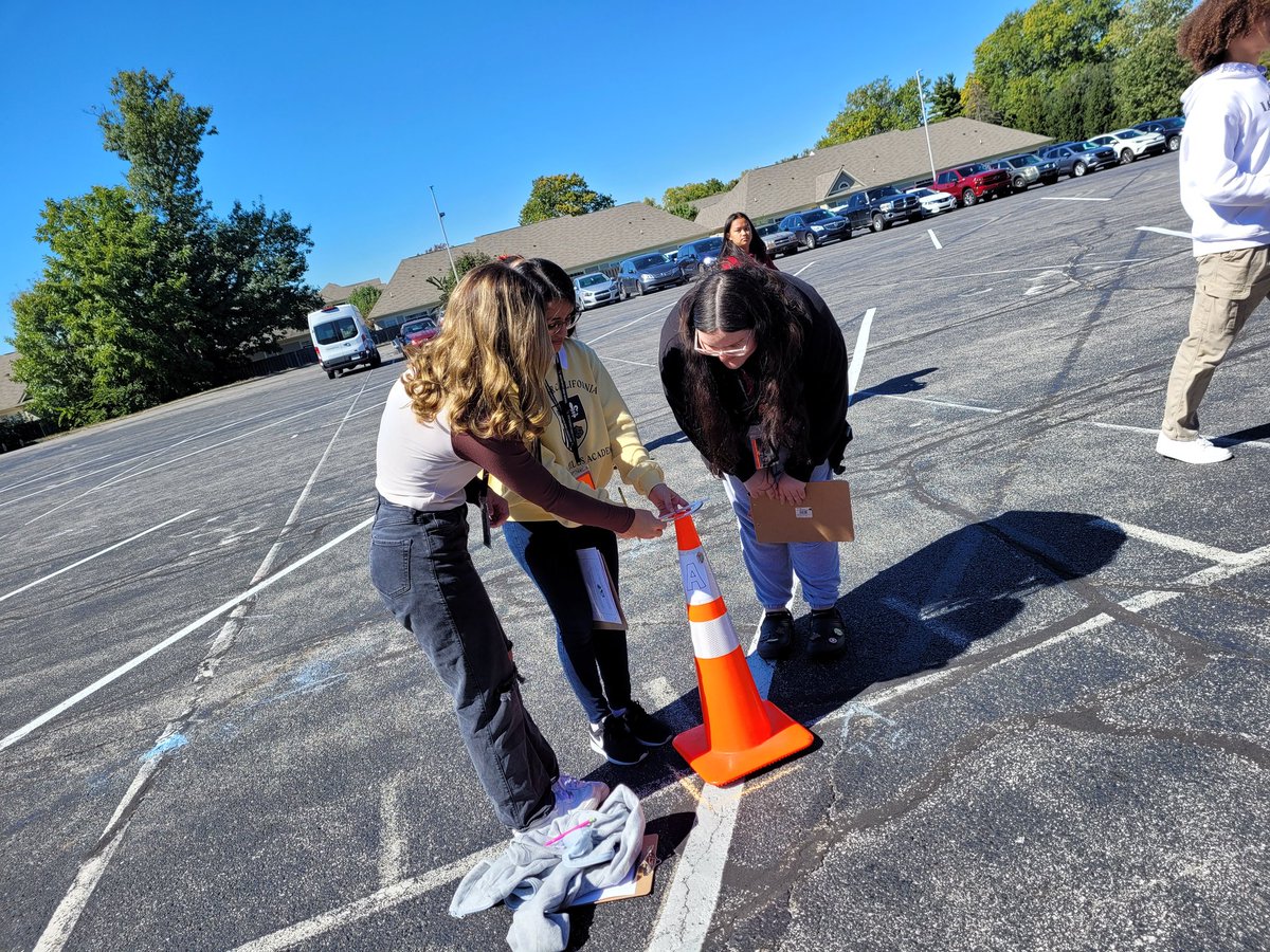 SHS_MathDept's tweet photo. Applying SohCahToa, angles of elevation, and multidimensional bearings while enjoying fabulous weather in Trig today! https://t.co/LUjdTUzpVo