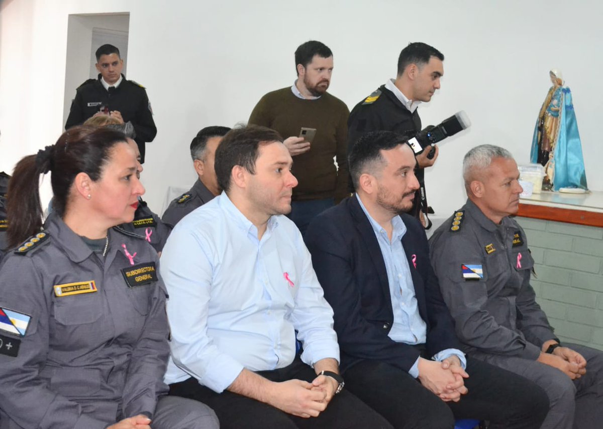 DuttoManuel's tweet photo. Gracias al trabajo en equipo seguimos dando respuestas y apoyo al personal penitenciario!💪🏻

#Hoy con la presencia del presidente del #IPS @LisandroBenmaor y el Subsecretario @arielmarinoni se puso en funcionamiento el Área de Atención Integral para los Hijos del Personal https://t.co/KiDHE9yeIb