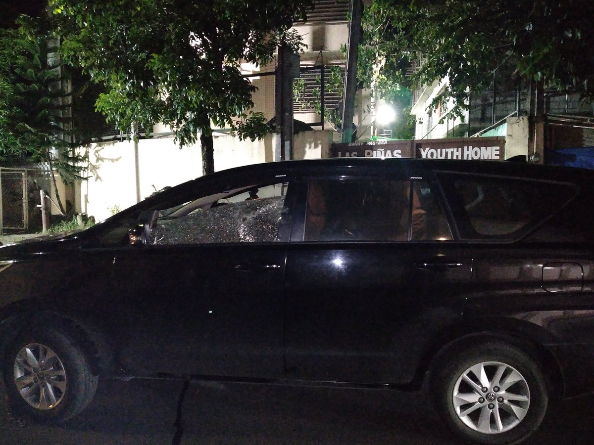 nicobagsic's tweet photo. LOOK: Vehicle of radio broadcaster Percival Mabasa who was shot dead at the gate of BF Homes Resort in Parañaque at around 8:30pm, Monday night. Two pieces of empty shell of unknown caliber were recovered at the crime scene. Investigation is still ongoing. |  @ABSCBNNews https://t.co/dHnk89tJsb