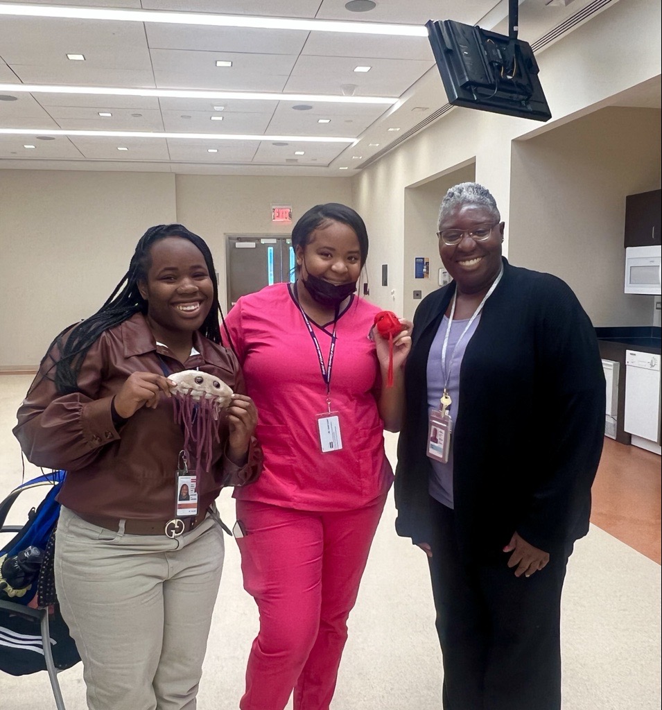 DCDFS's tweet photo. Congratulations to Jada Ford and Londyn Johnson, @HowardU Clinical Laboratory Science seniors for completing their Clinical Microbiology Practicum. These young ladies have a very bright future ahead of them! #publichealthlab https://t.co/Ku4weVSIGW