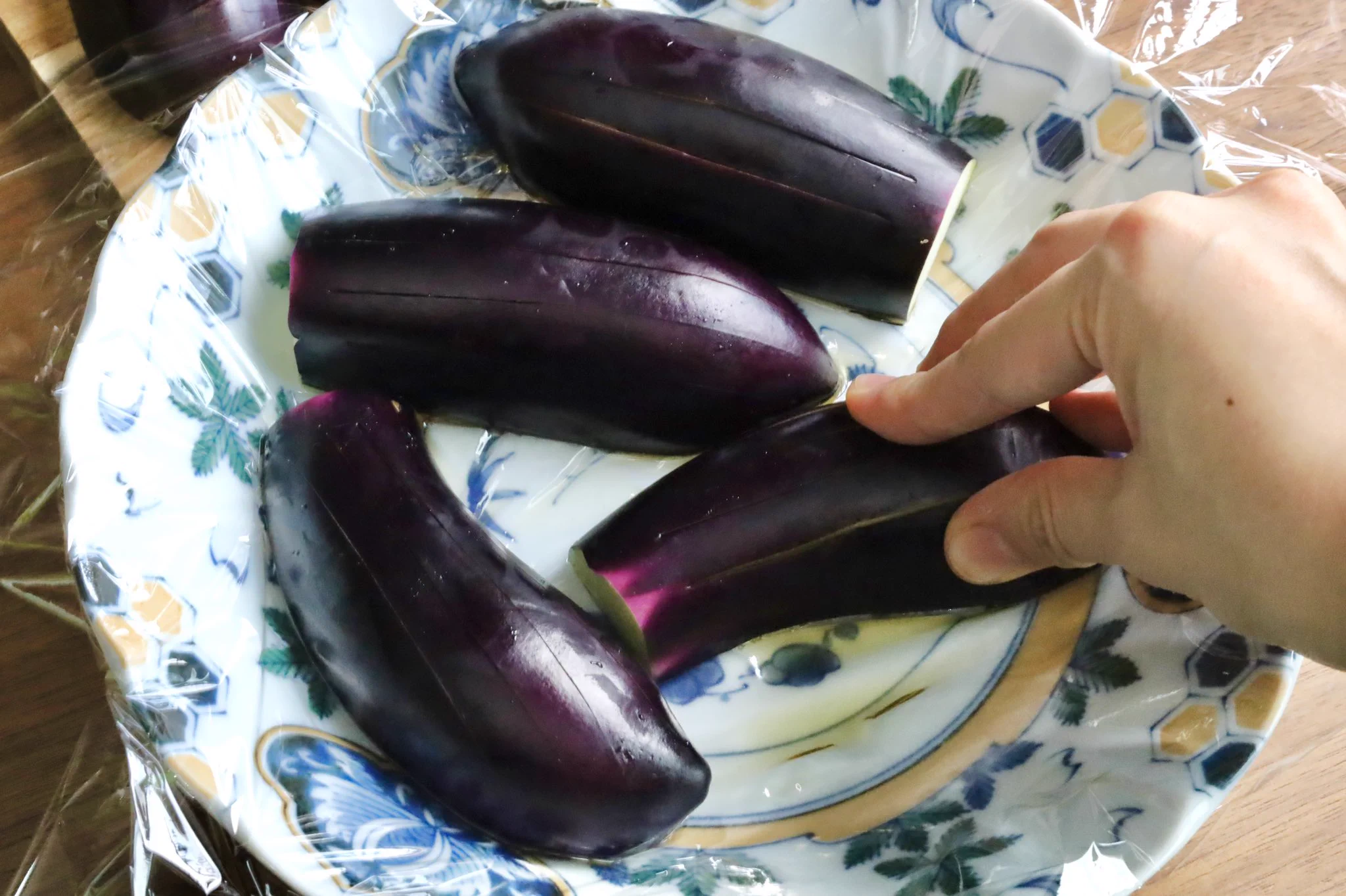 うわ～美味しそう！なすに切り目いれて、トースターで焼いたやつ〜！