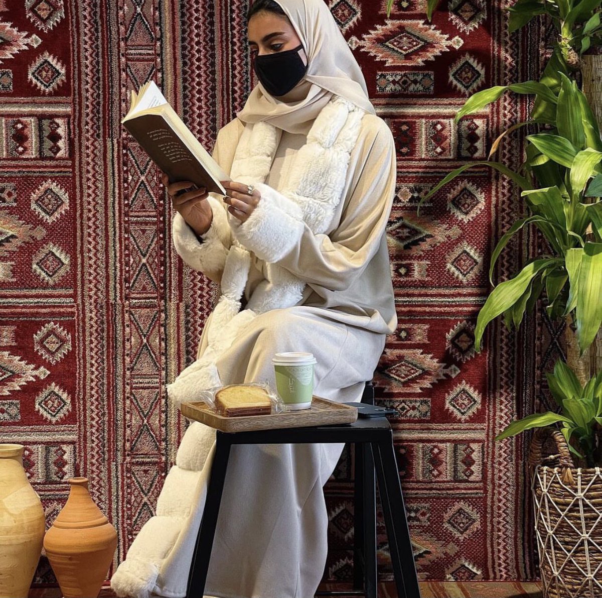 antique__tea's tweet photo. مَا أرتجي من الأيّام : 
" إلا شايّ مَعك فِي ليلةٍ قمرَا ". https://t.co/SWB55QgbGF