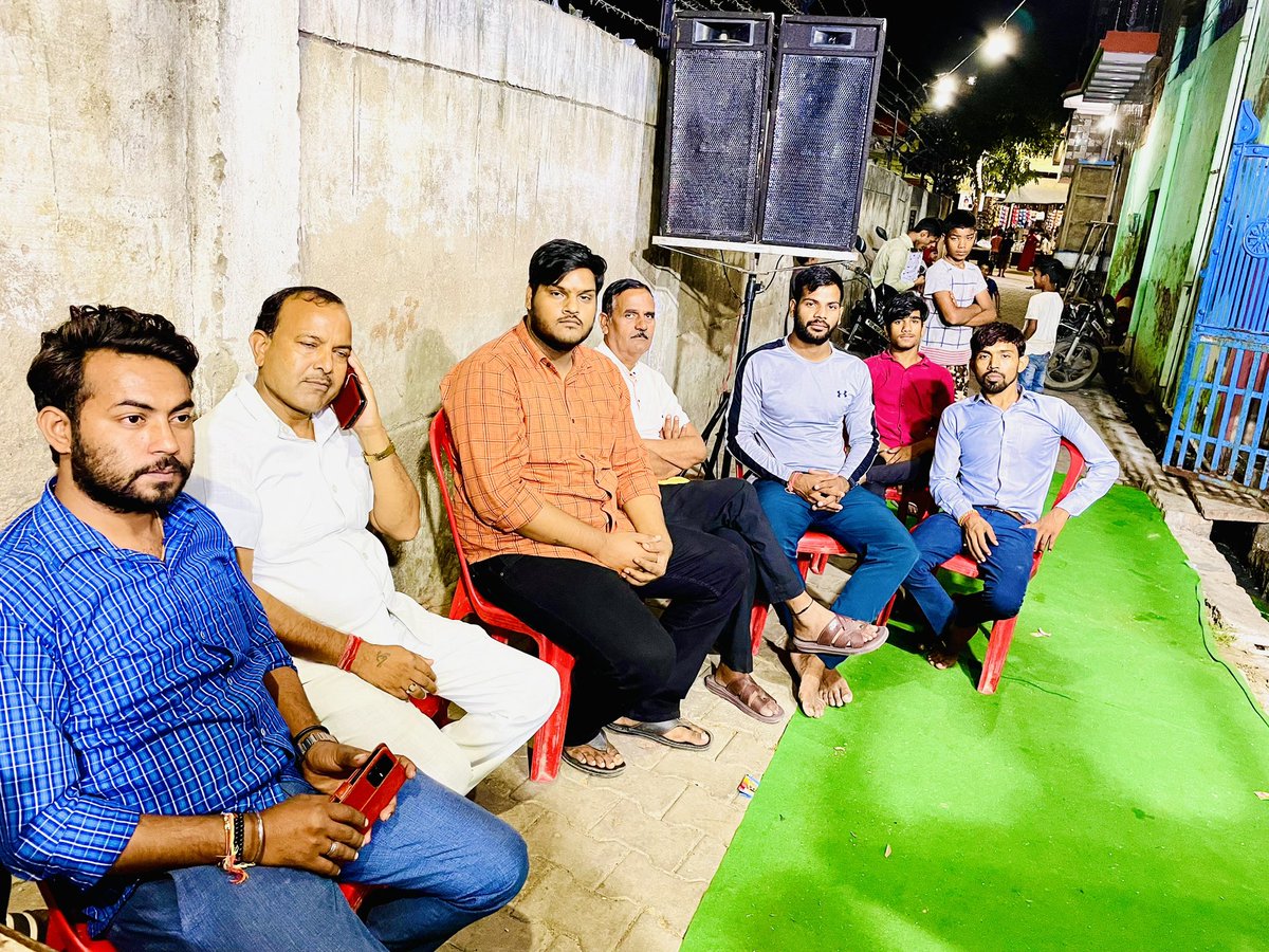 anurag_RLD's tweet photo. आज वार्ड 52 के अंतर्गत आने वाली नगला चन्द्रभान में चामर वाली मईया के जागरण कार्यक्रम में शामिल हुआ और माता रानी का आशीर्वाद लिया और साथ ही सभी साथियों के साथ सभी देवी देवताओं की प्रतिमा पर माल्यार्पण किया ।
#Ward52 #NaglaChandrabhan
@jayantrld @RLDparty @RLDMathura https://t.co/gWJQzEefO3