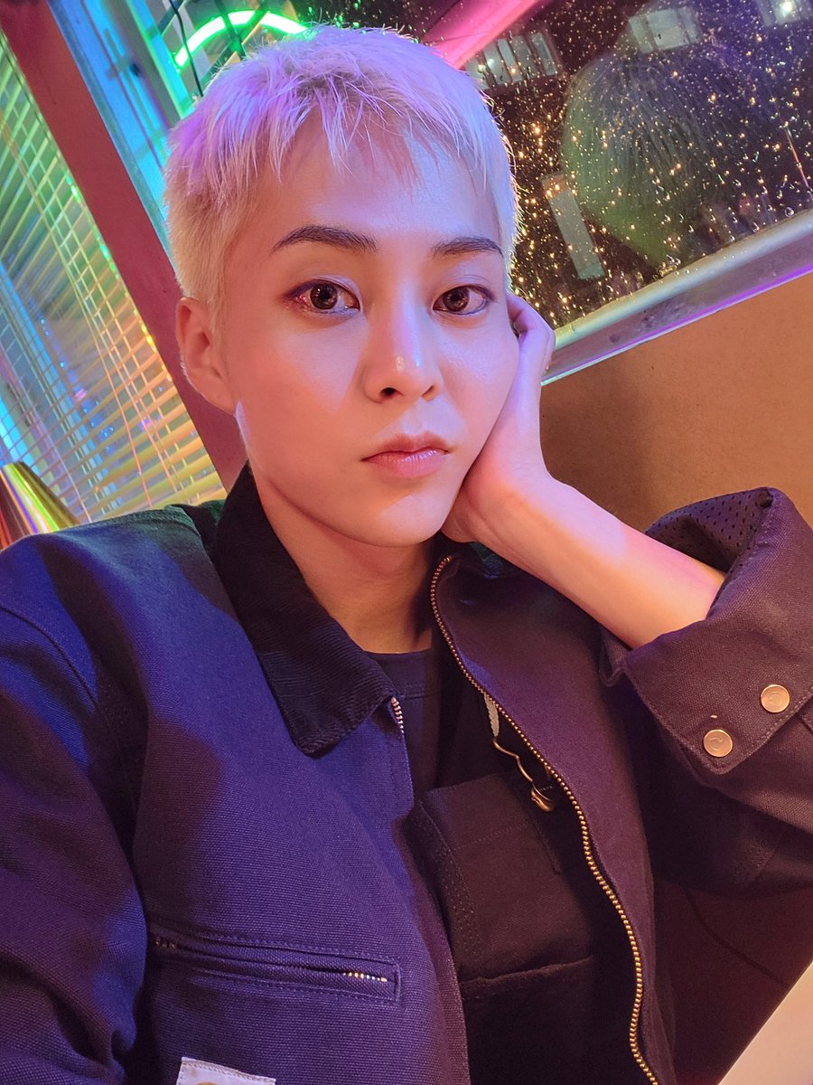 jdteama's tweet photo. Mensaje de Minseok en bubble ❄️💭

~¿Adivina como me sentí~~?

~¡¡la respuesta es!!
"Mi cara no está mal en este momento" ¡eso es todo! https://t.co/qQiLnAdb57