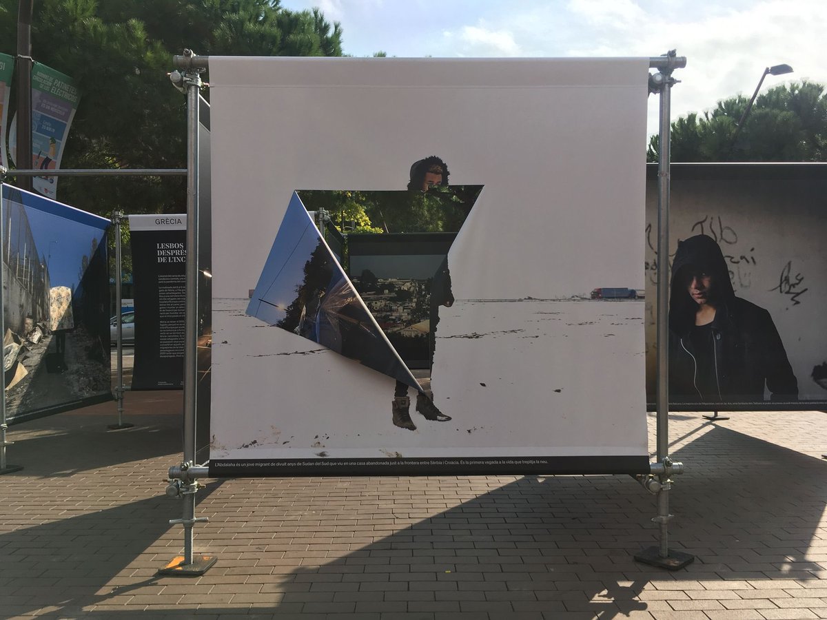 Nos han rajado nuestra expo "Marcats per l'Odi" en Sabadell. No es la primera vez, también pasó en octubre en Gavà. Triste ironía q una expo sobre el auge global dl odio acabe una y otra vez así. 15años haciendo montajes en la calle y esto nunca había ocurrido. Algo está pasando.