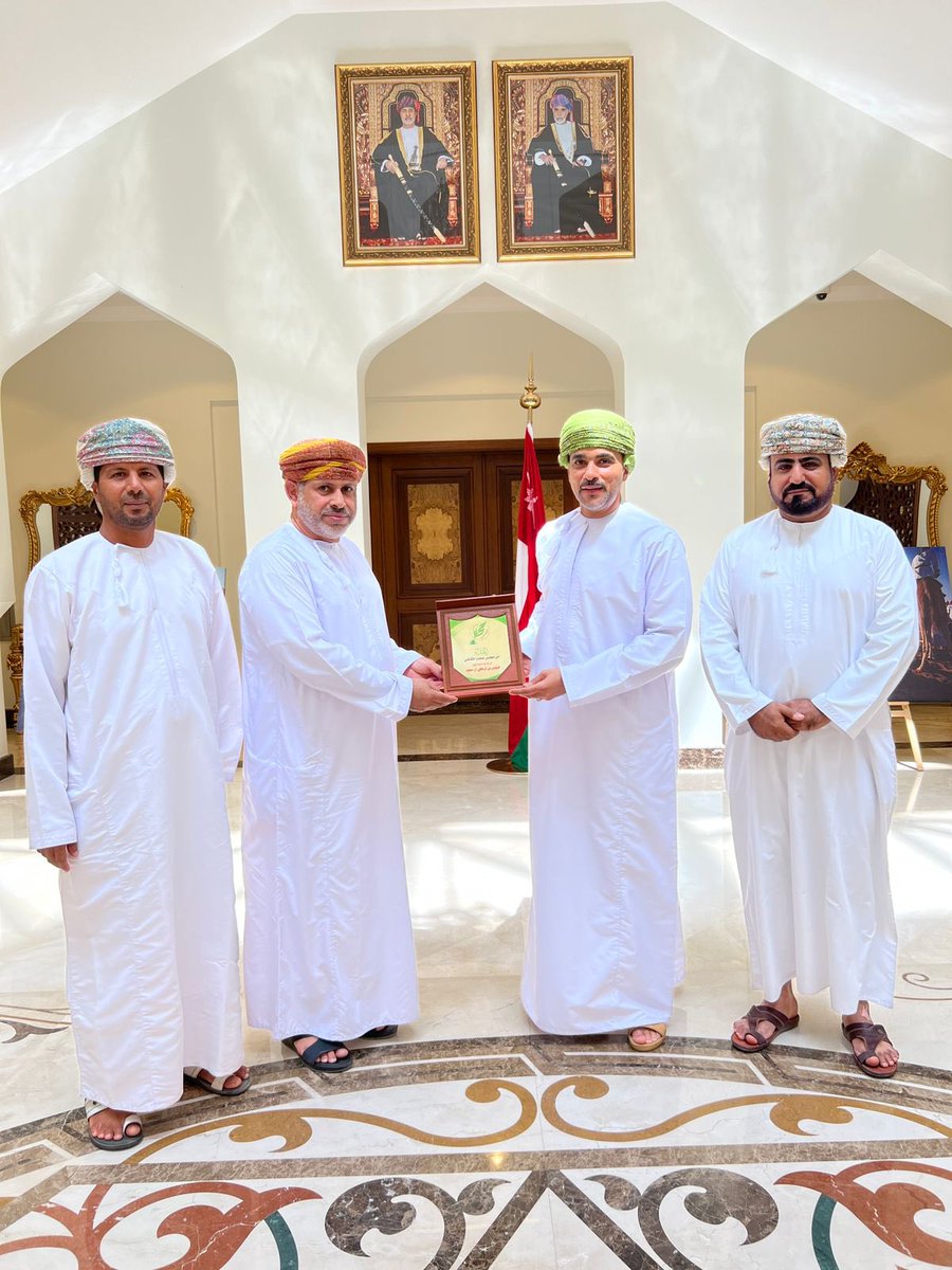 التقى صاحب السمو السيد فيصل بن تركي آل سعيد بوفد مجلس صحار الثقافي <a href="/Suharcst/">مجلس صحار الثقافي</a>
تم خلال اللقاء تبادل وجهات النظر بشأن مساهمة المجلس في تعزيز التبادل الثقافي بين سلطنة عمان والمملكة العربية السعودية.
كما اطلع الوفد على خطة السفارة والجهود التي تبذلها في هذا الشأن.