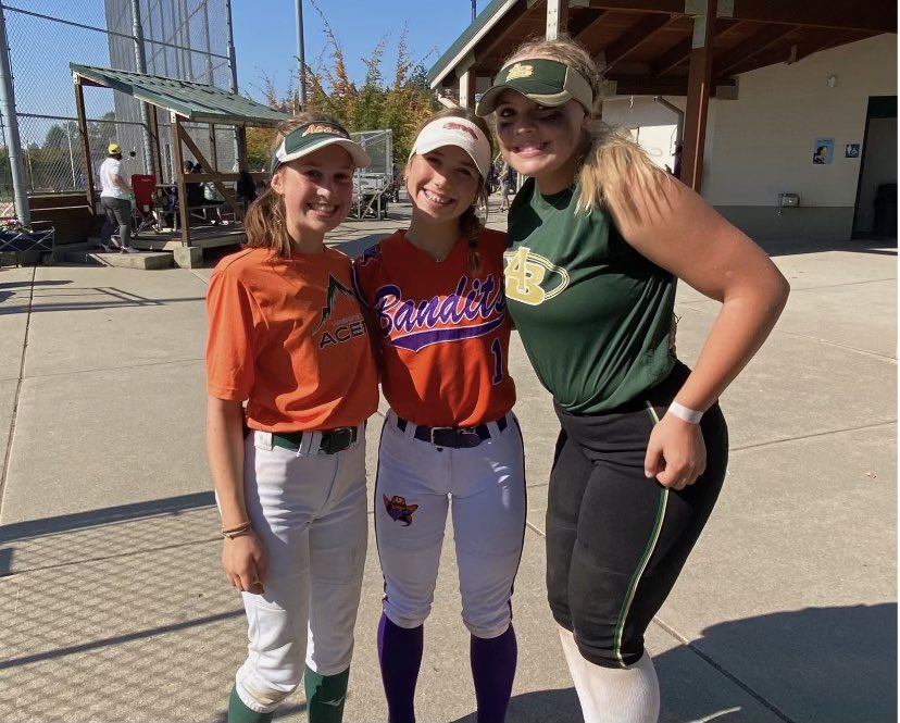 EastlakeFP's tweet photo. Eastlake players meeting up at a tournament this weekend! Larissa Schmidt (So), Hannah Dill (Jr), and Audrey Borup (So)! Go Wolves! @WolvesSports @HannahDill22 https://t.co/k72maGgXye