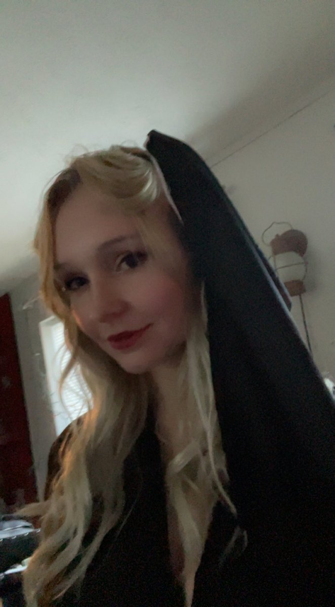 Bonnabell1's tweet photo. guess what cosplay is gunna be on my OF ^_^ https://t.co/3hrRahWktK