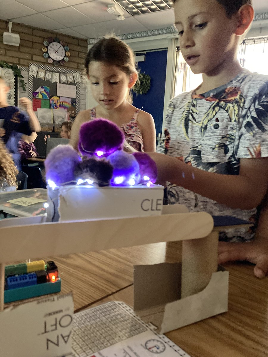 FranklinRUSD's tweet photo. 3rd grade engineers coded using @birdbraintech’s Hummingbird Kits to light up their bridges designed &amp; constructed in the @GarnerHoltEtI AniMakerSpace Lab. Check out our IG stories for more pics &amp; videos. @RedlandsUSD @RedlandsUSDSupt @RedlandsSTEAM @RUSDeducation https://t.co/YxUXvyuyOq