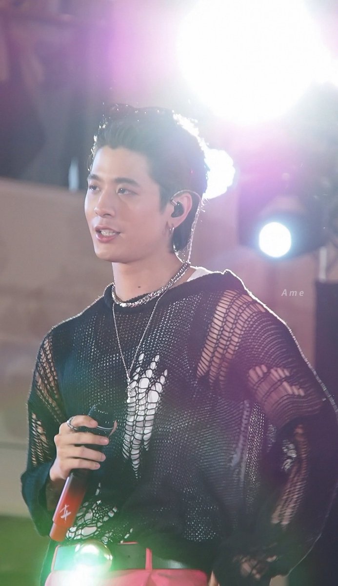 RevenExquisite's tweet photo. @third_n and #XXSIVK wearing our designs, Diamonds Pendant necklace  to hit the stage  #EVEANDBOYxTRINITY at #EVEANDBOY grand opening at Seacon Square #ebseacongrandopening this evening. They look so hot with diamond and pink combo right?! #TRINITY_TNT #REVENxTRINITY #REVEN https://t.co/PpNCQBnQDQ