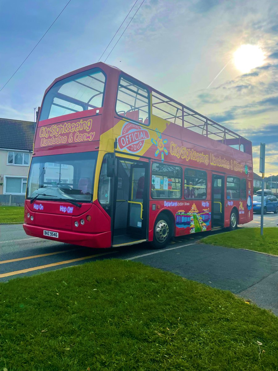 MorfaRhianedd's tweet image. Cymaint o hwyl ar y bws ‘Hop on and Off’ heddiw fel sbardun thema! Diolch i  Alpine am gydlynu y cyfan i ni!

Such a fun activity to kickstart our whole school theme today on Llandudno! 

@GwEGogleddCymru @NWOLtraining @BBlocksEdu