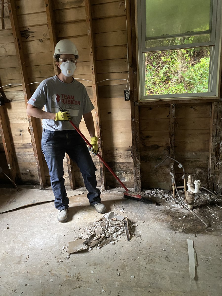 Dow_Canada's tweet image. Two Dow Veterans’ Network members spent a week supporting flood recovery efforts in Eastern Kentucky. We support VetNet employees with paid time off to volunteer with @TeamRubicon and @TeamRubiconCAN, who provide #DisasterResponse. #BuiltToServe #SeekTogether