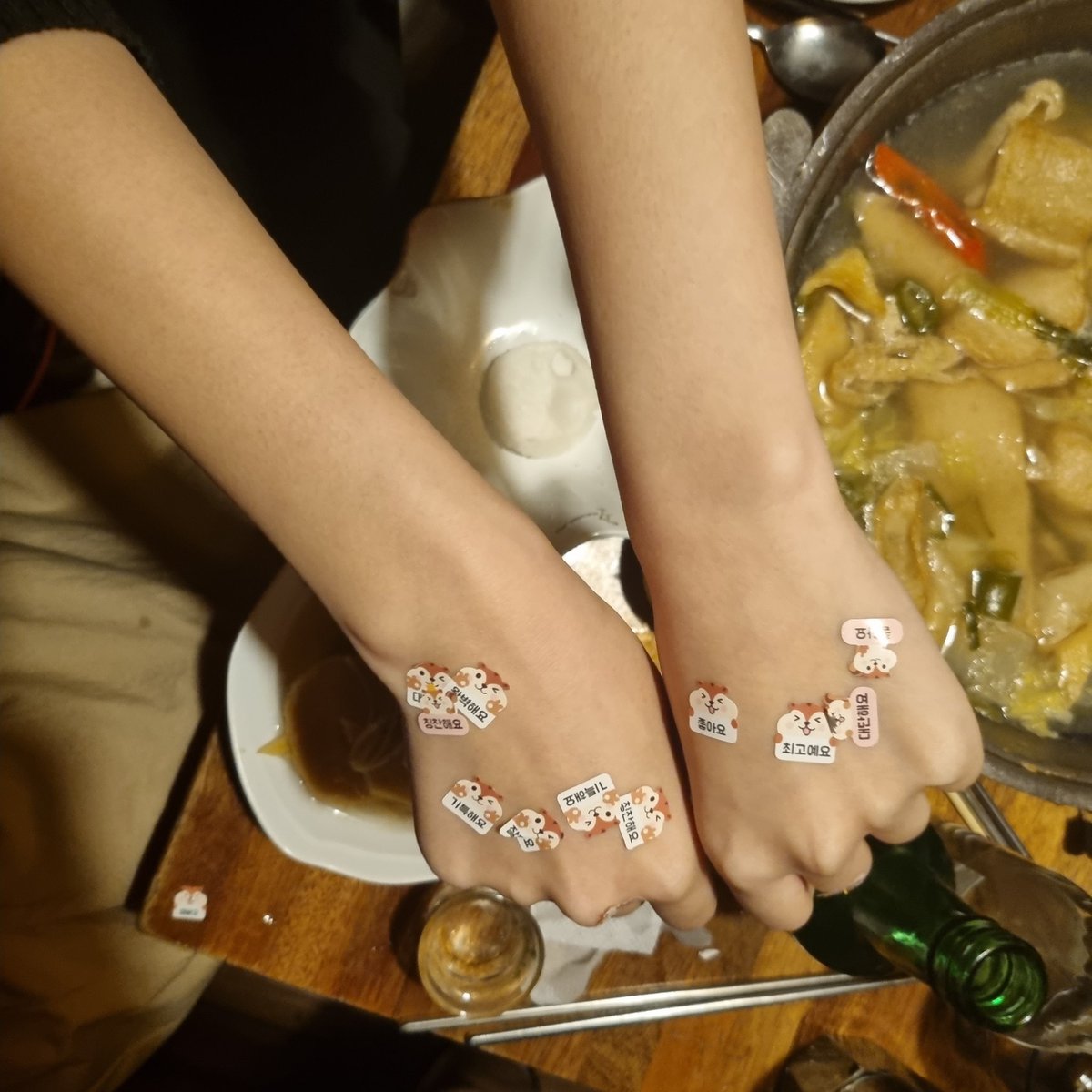 3_chan_04's tweet photo. 굳이굳이 첫차 타야만 하는 게이에 미친 여성들💗 (찜발랏다😛) 
@Violeta_kitti @lelang333 @7793vkdvn https://t.co/s5jhXA3XPQ