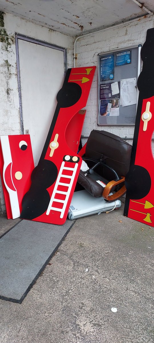 Busy day today visiting Corby Town to conduct regular  inspections of PAH schemes - flytipping for removal identified and resident spoken to about  items stored in a communal area which is a breach of tenancy. Worthwhile visits.
.@pa_housing #teampurple