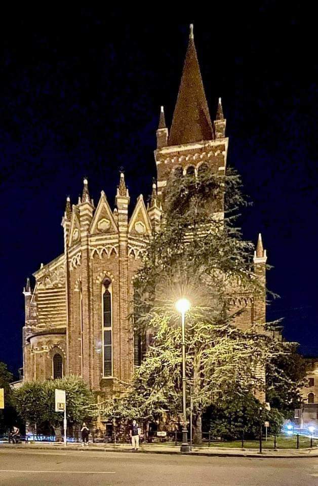 amaveronags1's tweet photo. Magica la notte
#veronadisera #sanfermo #centro https://t.co/QA5yj3zW1I