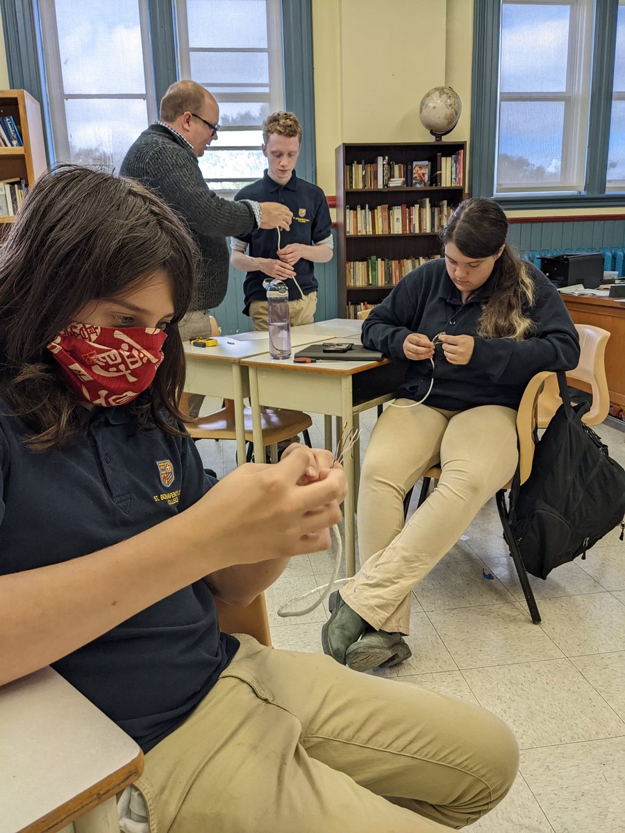 SBC_Technology's tweet image. Computer Science class putting our knowledge into action.  Learning about network cabling and crimping CAT5 cable! @SBCAcademics