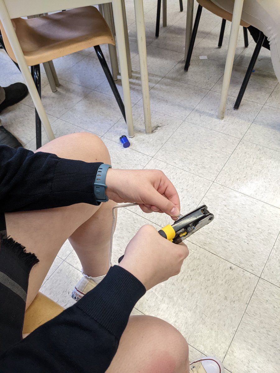 SBC_Technology's tweet image. Computer Science class putting our knowledge into action.  Learning about network cabling and crimping CAT5 cable! @SBCAcademics