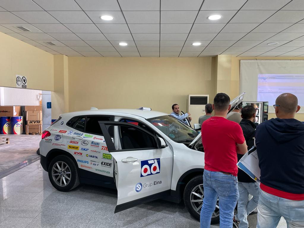 ADSerca's tweet photo. Formación de BMW X2 de la mano de @grupeina 

La pasada semana nuestros clientes acudían a la formación técnica que realizamos para conocer más en profundidad las características del BMW X2, un SUV compacto que está siendo un éxito de ventas en el mercado.

#formación #curso https://t.co/A6o8I7BaDu