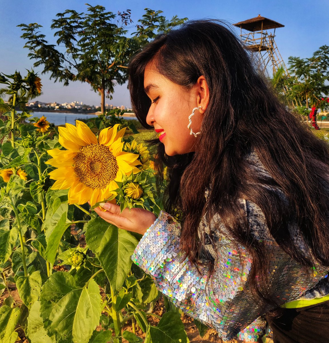 Tbiswas109's tweet photo. 🌻🌱
Two flowers together 🌻✨

#ARSDSelcaDay #ARSD 
#ARMYSelcaDay https://t.co/qCnEhFDKki