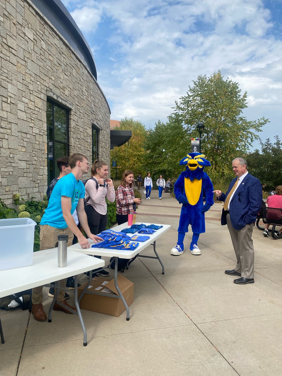 UWEauClaire's tweet photo. Did you stop by @ChancellorJim's Homecoming Kickoff yet?! We are so excited to get things rolling for #uwechc22💙💛 #uwec #uwecfall https://t.co/ExBGEbhCOi