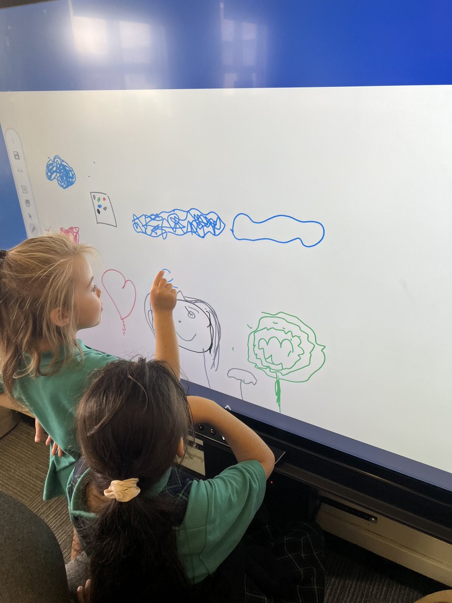 MrsJenkinsKL's tweet photo. During discovery time today we had some very imaginative Lego vehicles🚗🚙, some lovely colourful pictures 👩🏼‍🎨🖼 and even some astronauts that spent their time decorating our spaceship inside and out. 🧑🏼‍🚀🚀
#DiscoveryTime https://t.co/UbEnQ9bJsX