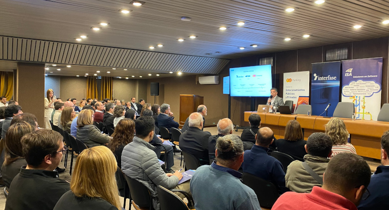 MunicipioLF's tweet photo. Intendente participó de un encuentro sobre transformación digital en el ámbito departamental - 2022 https://t.co/17G5DTGXgs 

~ Juntos por más!

DF https://t.co/iGo0D65guN