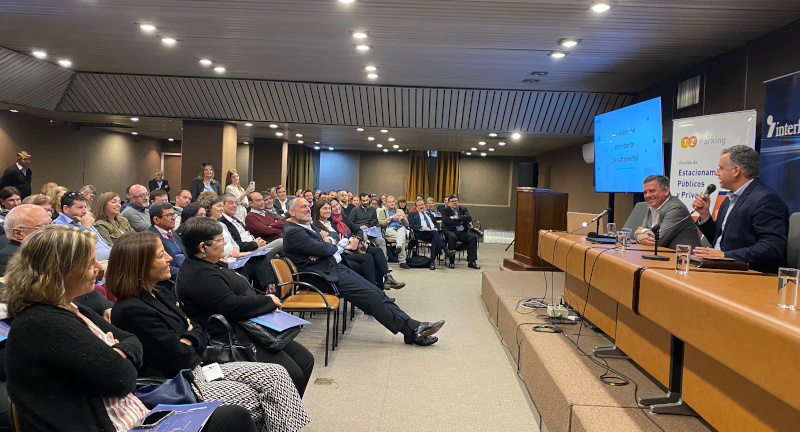MunicipioLF's tweet photo. Intendente participó de un encuentro sobre transformación digital en el ámbito departamental - 2022 https://t.co/17G5DTGXgs 

~ Juntos por más!

DF https://t.co/iGo0D65guN