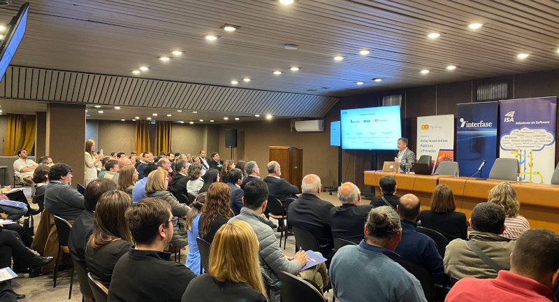 MunicipioLF's tweet photo. Intendente participó de un encuentro sobre transformación digital en el ámbito departamental - 2022 https://t.co/17G5DTGXgs 

~ Juntos por más!

DF https://t.co/iGo0D65guN