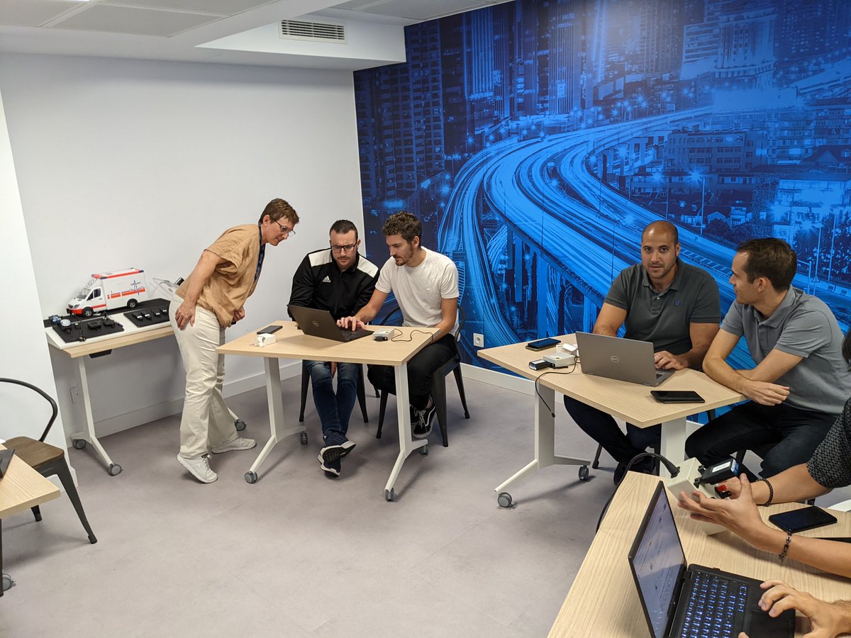 It’s important to get hands-on experience and that’s just what #Geotabber Paola did as she brought together a group of Geotabbers for a training session in our Madrid office training facility. Here Paola shows the basic installation process of our GO device in a "testing box".