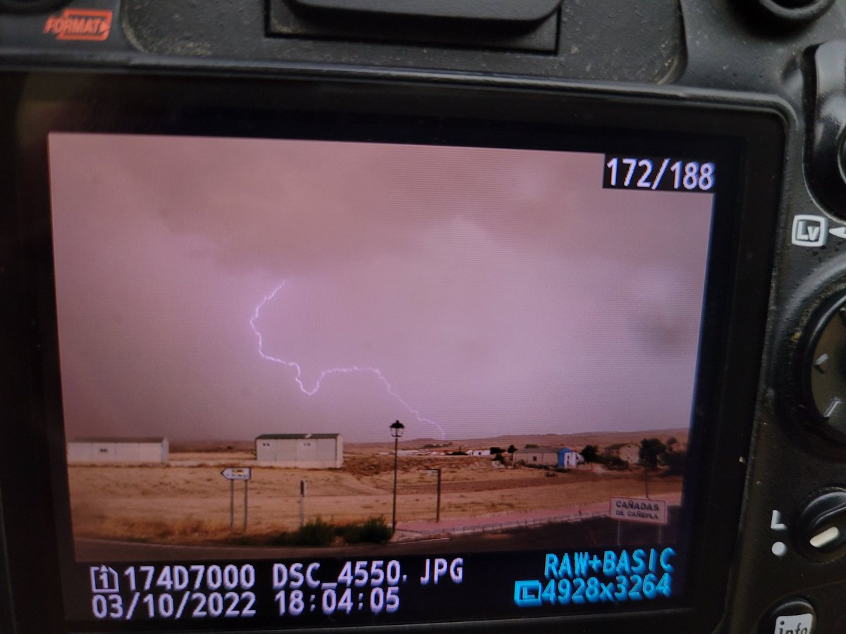 josestormchaser's tweet photo. 3/10/22:
Festival eléctrico de cercanos.
Norte salvaje de Almería. #CañadasdeCañepla cruce #Topares.
Ningún rencuadre, tal cual han salido.
Esta madrugada se viene supervideo 🤤🤤en mi canal de YouTube = https://t.co/sh8ZBTPPY8 https://t.co/UhoCQwCtPI