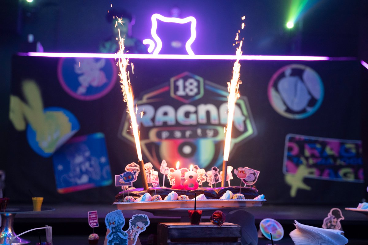 Rag_Online_BRO's tweet photo. Dá uma olhadinha como foi o Ragnaparty! 🎉
O estagiário está quebrado até agora! 😜
#RAG18 https://t.co/97fctFfHTn