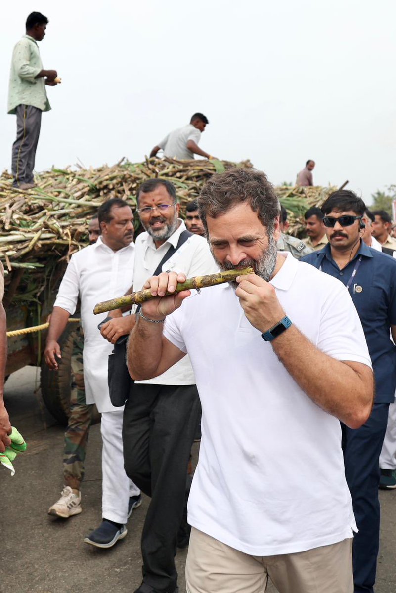 revanth_anumula's tweet photo. A moment of sweetness in #BharatJodoayatra https://t.co/hPpQrbus0R