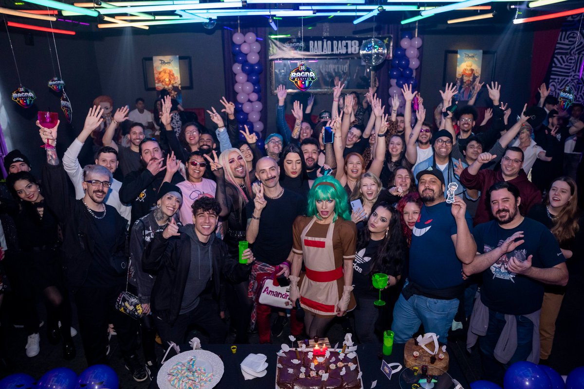 Rag_Online_BRO's tweet photo. Dá uma olhadinha como foi o Ragnaparty! 🎉
O estagiário está quebrado até agora! 😜
#RAG18 https://t.co/97fctFfHTn