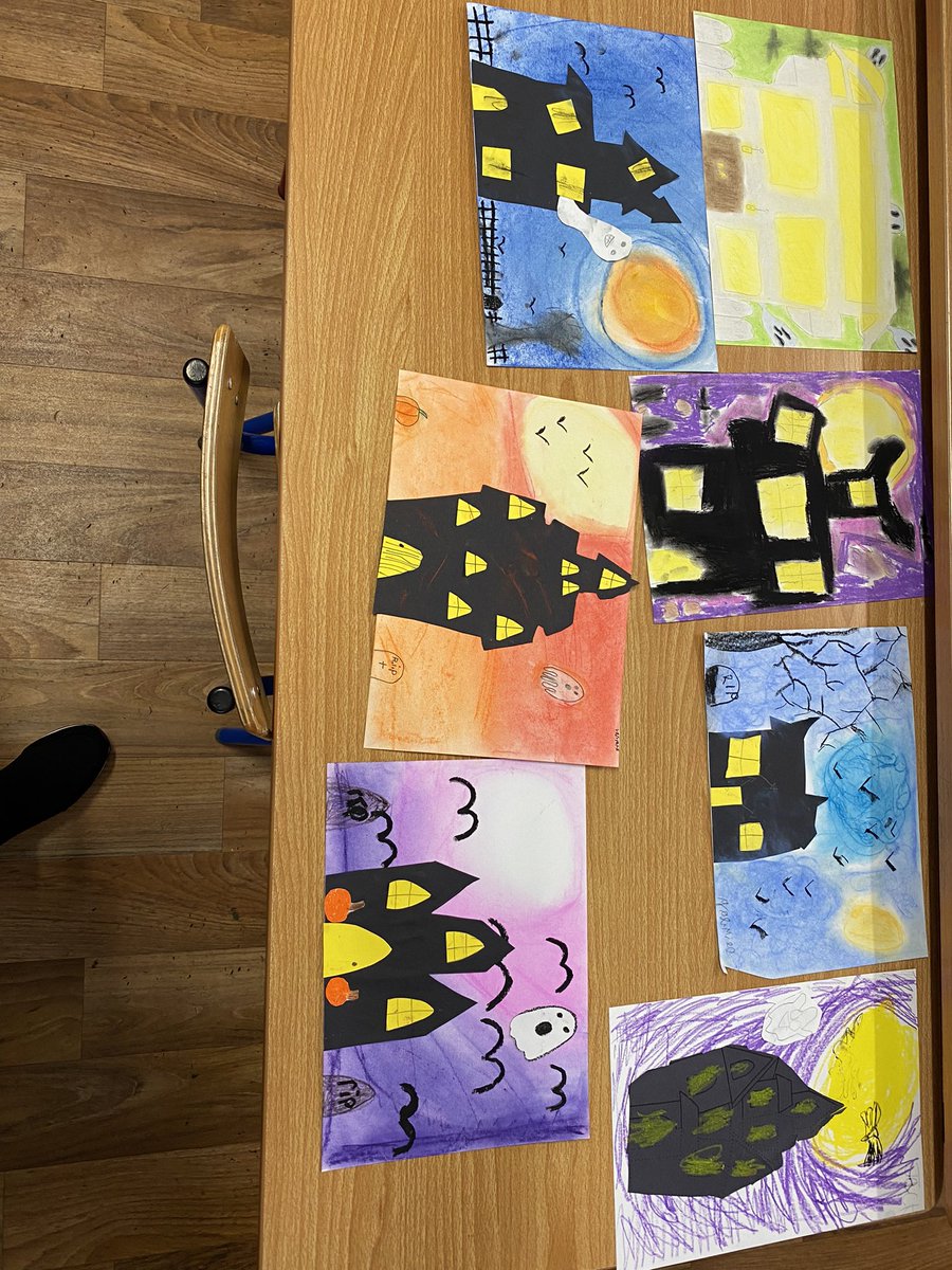 Busy day in Doonaha NS! We started the day with a trip to Kilkee library for our 4th week taking part in the ‘World of Welcomes’ programme. We finished off the day with our first Halloween art session. @clarelibrary #worldofwelcomes