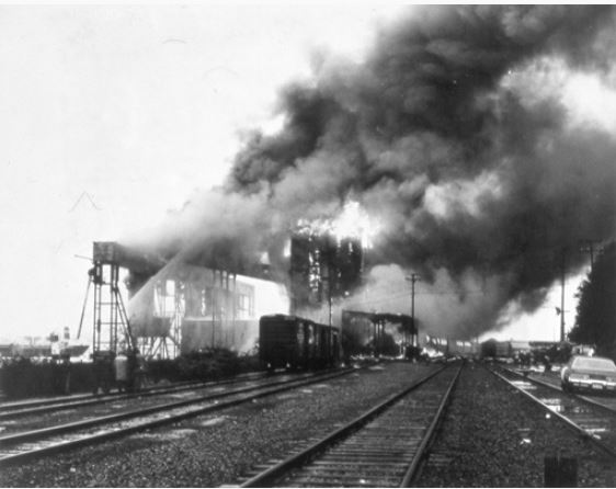 evelazarus's tweet photo. On October 3, 1975 one of the grain elevators exploded in #NorthVancouver killing 5 men and creating one ghost. Story from #VancouverExposed: Searching for the city's hidden history and also in #ColdCaseCanada #podcast episode 9 https://t.co/rcjRdEz8Qf Photo courtesy @visitMONOVA https://t.co/lqVKF7fr6i