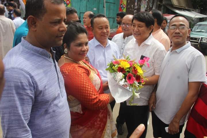DarsanChakma's tweet photo. শারদীয়া দূর্গাপূজা উপলক্ষে পূজা মন্ডপ পরিদর্শন পাহাড়ের বীরপুরুষ জননেতা দীপংকর তালুকদার এমপি, সভাপতি, খাদ্য মন্ত্রণালয় সংসদীয় স্থায়ী কমিটি ও দাদার বিশ্বস্থ ভ্যানগার্ড জননেতা অংসুইপ্রু চৌধুরী,  চেয়ারম্যান, রাপাজেপ ও বিভিন্ন নেতৃবৃন্দ। 
জগন্নাথ মন্দির, নানিয়ারচর, রাঙ্গামাটি। https://t.co/rkuoyYa7Zq