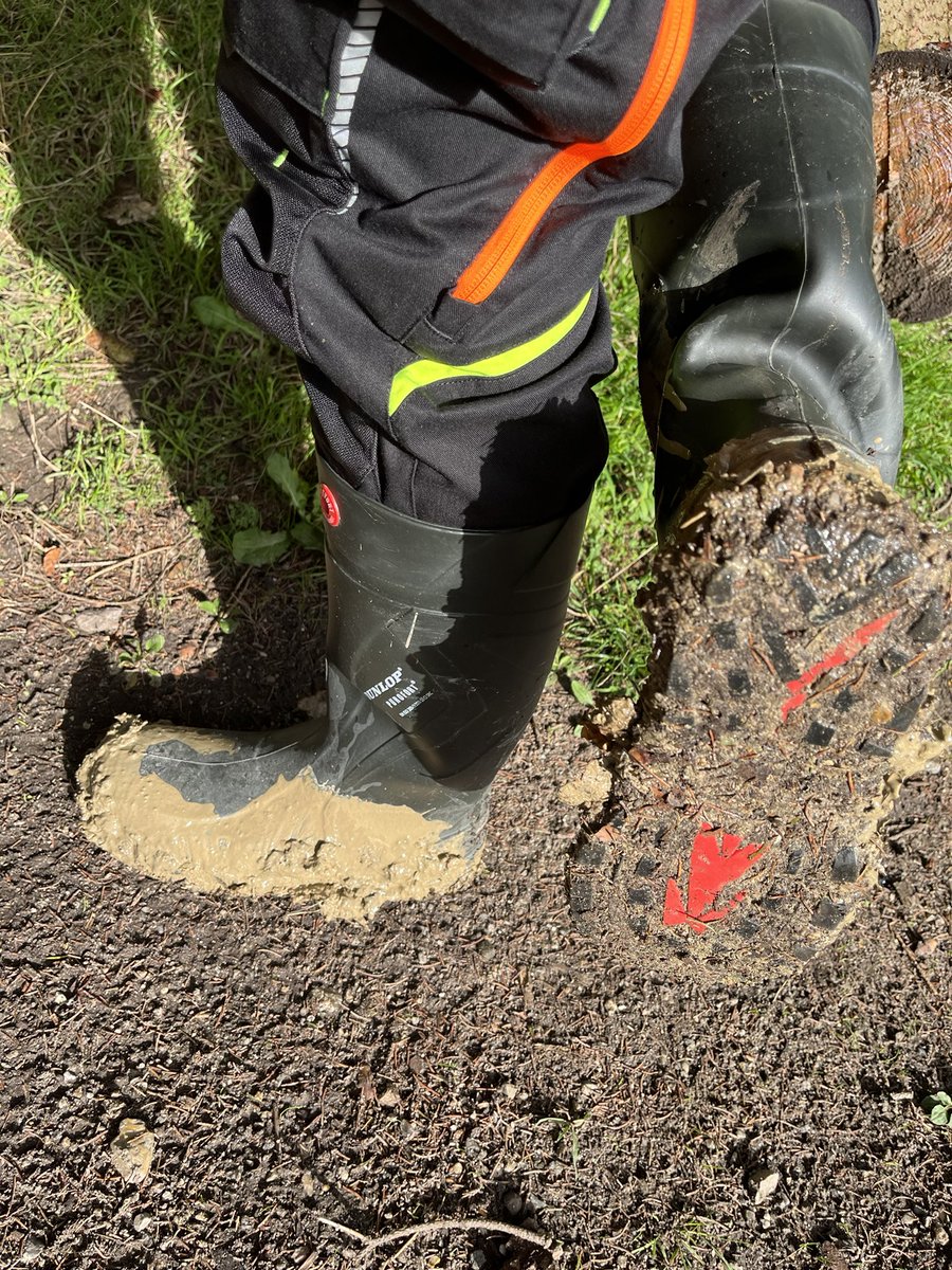 noraboots's tweet photo. Messing a bit around with a pair of my Dunlop Purofort+ work boots!
#dunloppurofort #purofort #purofortplus #dunlopwellies #dunlopboots #dunlopstiefel #engelbertstrauss #motion2020 #esmotion2020 #workwear #arbejdstรธj #gummistรธvler #gummistiefel https://t.co/TZtdjsL4ER