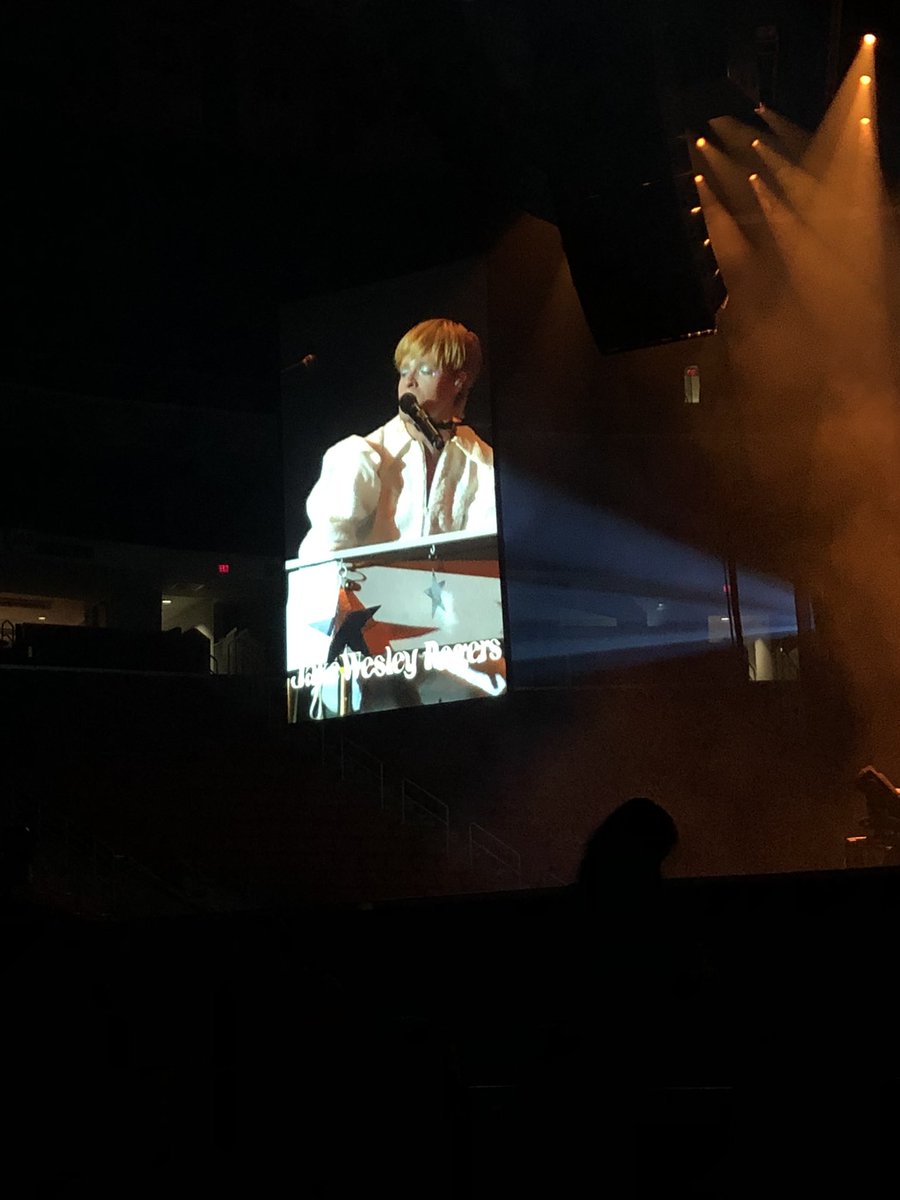 emsilly___'s tweet photo. A surreal night where I saw @jakewrogers and cried and @PanicAtTheDisco and cried some more! #vivalasvengeancetour 🌈 https://t.co/d432CuYido
