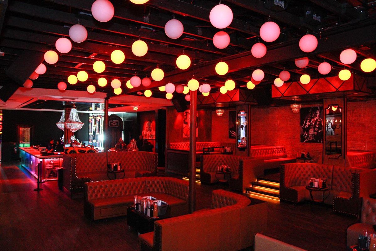 CozyHospitality's tweet photo. In Courtesy Of Our 2 Year Anniversary Approaching This Weekend. The Saturday Night Monster #SNSsaturdays 😈 

Hip Hop • Afro Beats 
Vibes @djhoze_ @DjWire1 

Powered By COZY X HL 

Stars &amp; Spirits 
2505 Pacific Ave
Dallas, TX  75226
United States https://t.co/rAmV53b8VV
