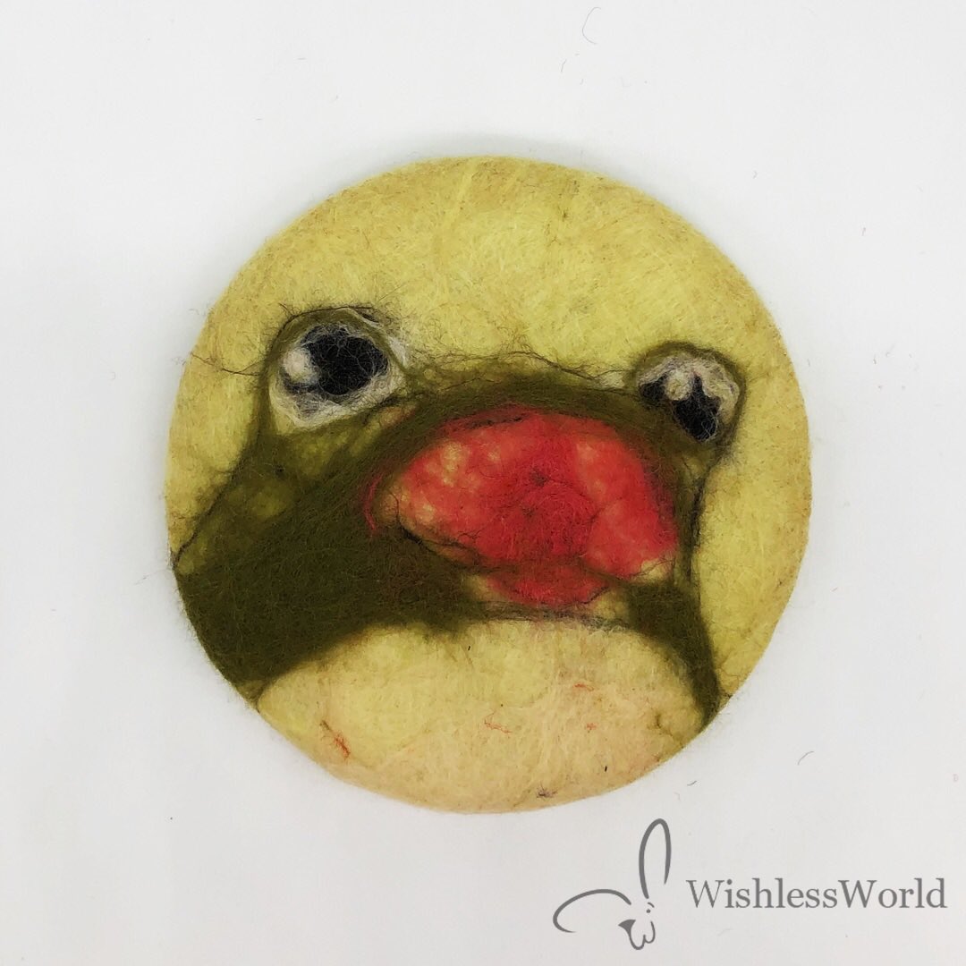 I managed to wet felt this frog onto a coaster! The fibers migrated quite a bit but I’m happy with the result and the person I made it for loved it. 😊

#frog #wetfelting #fiberart