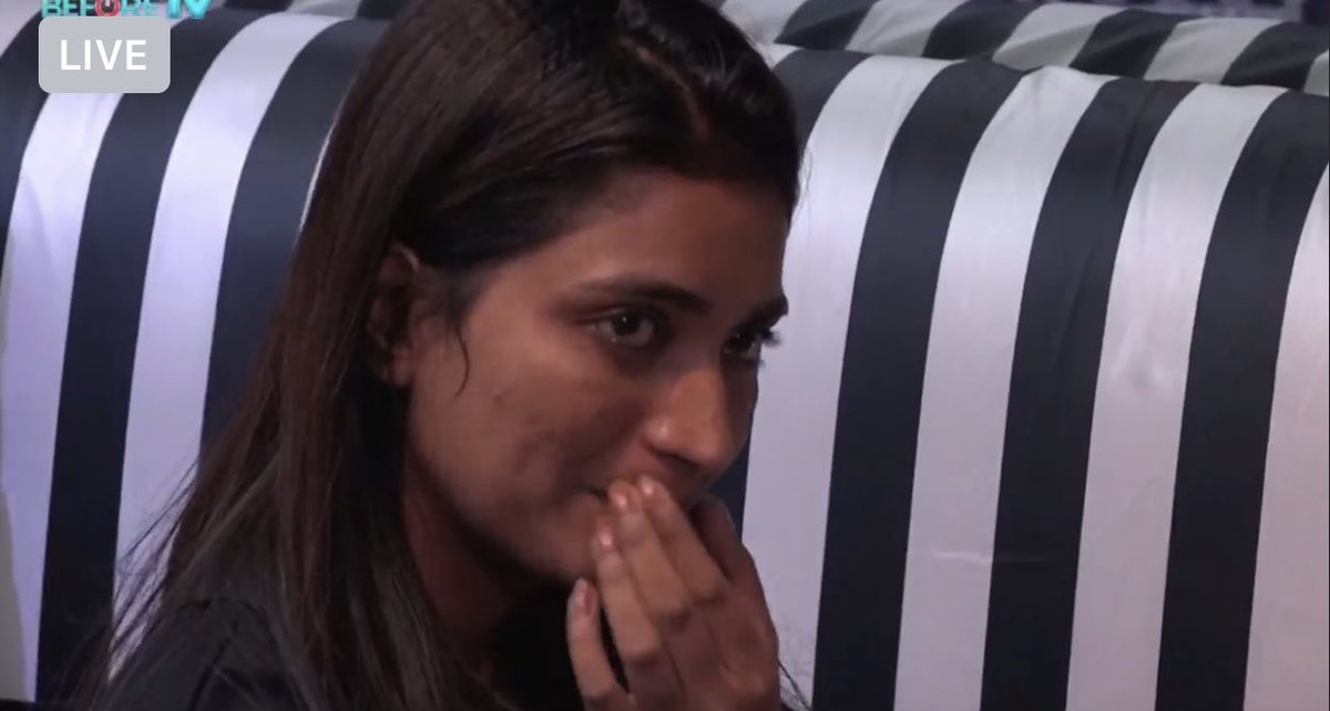 I literally felt bad for this girl yarrr she was crying and everyone there was supporting Tina for her words like "Pagal, f*ck yourself " instead of correcting her ! Ajeeb 

#ManyaSingh #BiggBoss16 #bb16