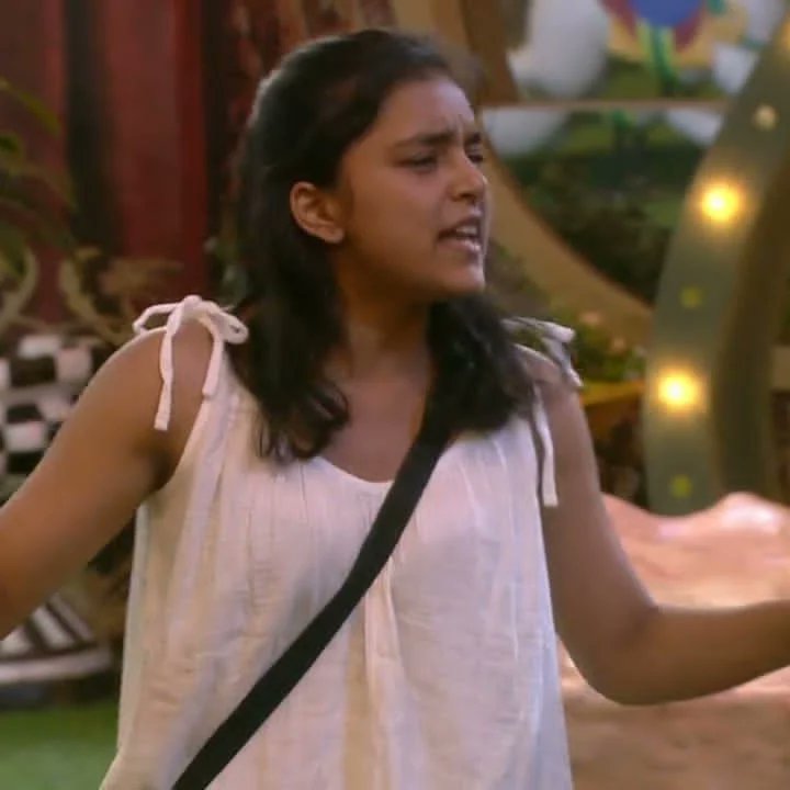 Wow Sumbul Touqeer 🔥 , what a rap 👏. The rap was written by her father. Hats off to uncle 🙌