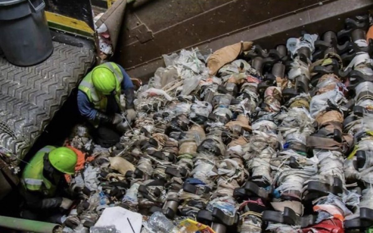 Boston Public Works (@bostonpwd) on Twitter photo A reminder to <a href="/CityOfBoston/">City of Boston</a> residents that plastic bags are not #recyclable. They can jam machines at the processing facility and cause delays ⬇️. Please keep them out of your blue bin. We appreciate it! ♻️♻️♻️ A reminder to <a href="/CityOfBoston/">City of Boston</a> residents that plastic bags are not #recyclable. They can jam machines at the processing facility and cause delays ⬇️. Please keep them out of your blue bin. We appreciate it! ♻️♻️♻️