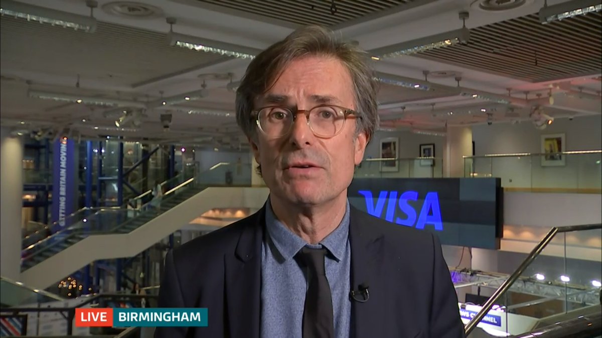chungf's tweet photo. Robert Peston is recycling his national mourning outfit for the Conservative Party conference https://t.co/VauSaPEGNa