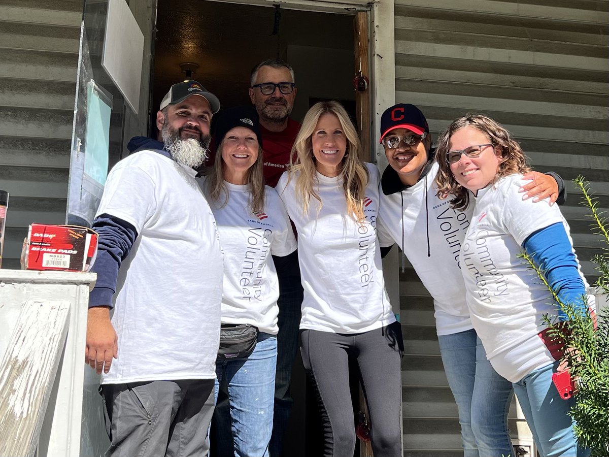 JenniferHurd4's tweet photo. A great day to kick off @BankofAmerica #GlobalBuildWeek with @CLEHabitat #rehab https://t.co/i35aJjCvv4