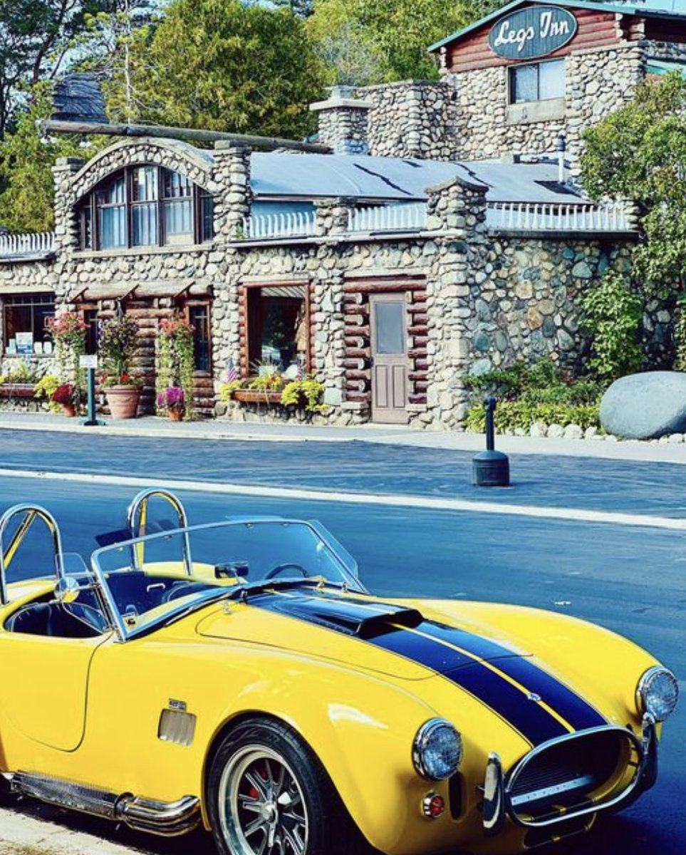 HearstAutos's tweet image. 1965 Shelby Cobra
#TunnelofTrees #M119 #PureMichigan
📷 Legs Inn