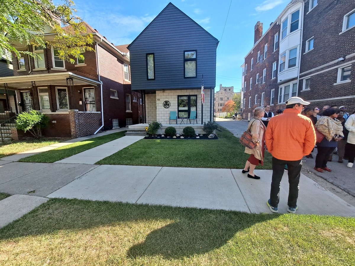 BKJ215's tweet photo. Thank you Sonya Mays for the tour of your amazing properties. Smart affordable housing development in the NorthEnd of Detroit. #DevelopDetroit #GPLEX https://t.co/BJT99n8IsI