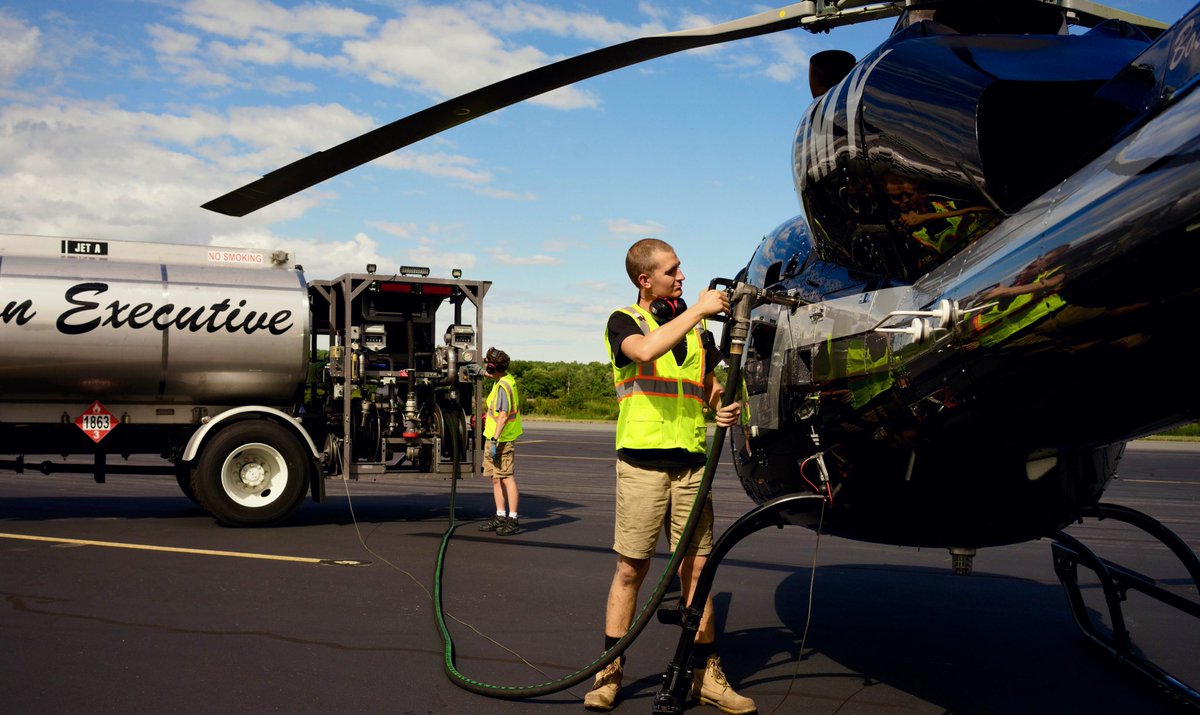 BosExecutiveFBO's tweet photo. Come fuel up at Boston Executive for the best price and service! 
•
•
•
#bostonexecutive #fbo #norwoodairport #aviationfbo #aviation #aviationdaily #aviationworld #pilot #pilotlife #generalaviation #livetofly #instaviation #twinstar #helicopter #fuelup https://t.co/XriZoRAjhU