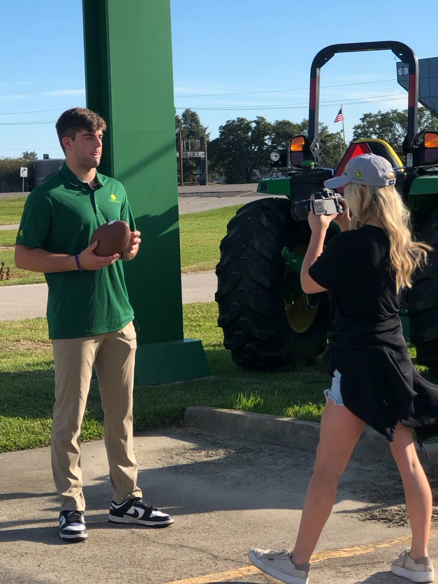 gracie2289's tweet photo. Seeing what the NIL deals are all about! Great time with QB @Garrettnuss13 and @SunEquipJD #johndeere #NIL @SEC @LSUfootball https://t.co/Suw7OSYG7d